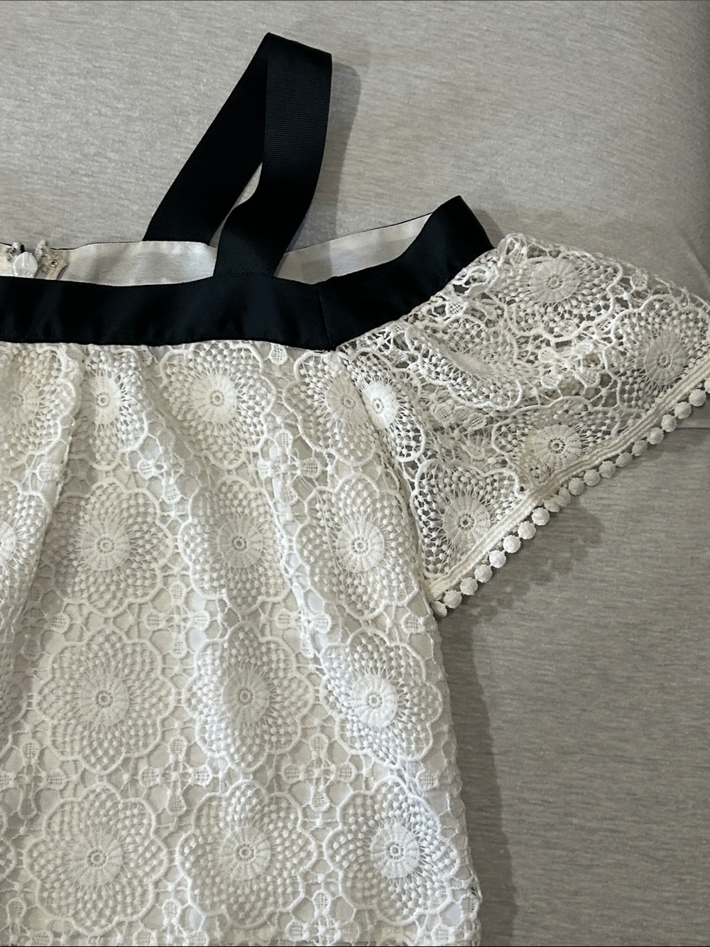 Topshop Petite lace cold shoulder top sz 4 - Picture 5 of 10